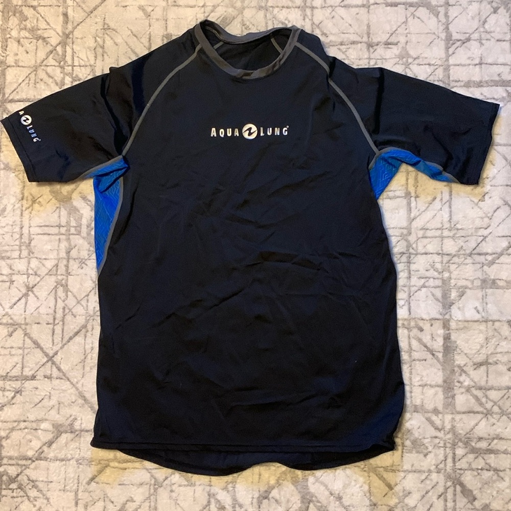 Men’s Aqua Lung swim shirt